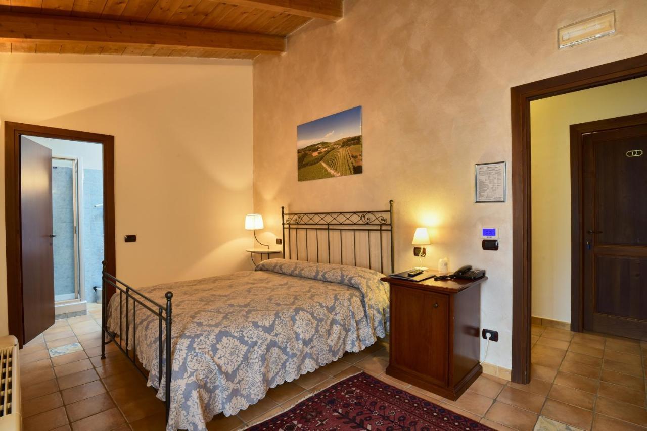 קוסטיליולה ד'אסטי Agriturismo Podere La Piazza מראה חיצוני תמונה