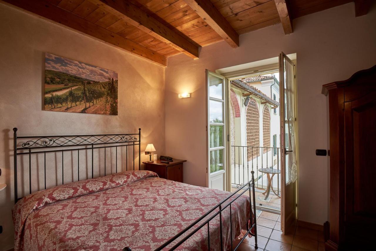 קוסטיליולה ד'אסטי Agriturismo Podere La Piazza מראה חיצוני תמונה