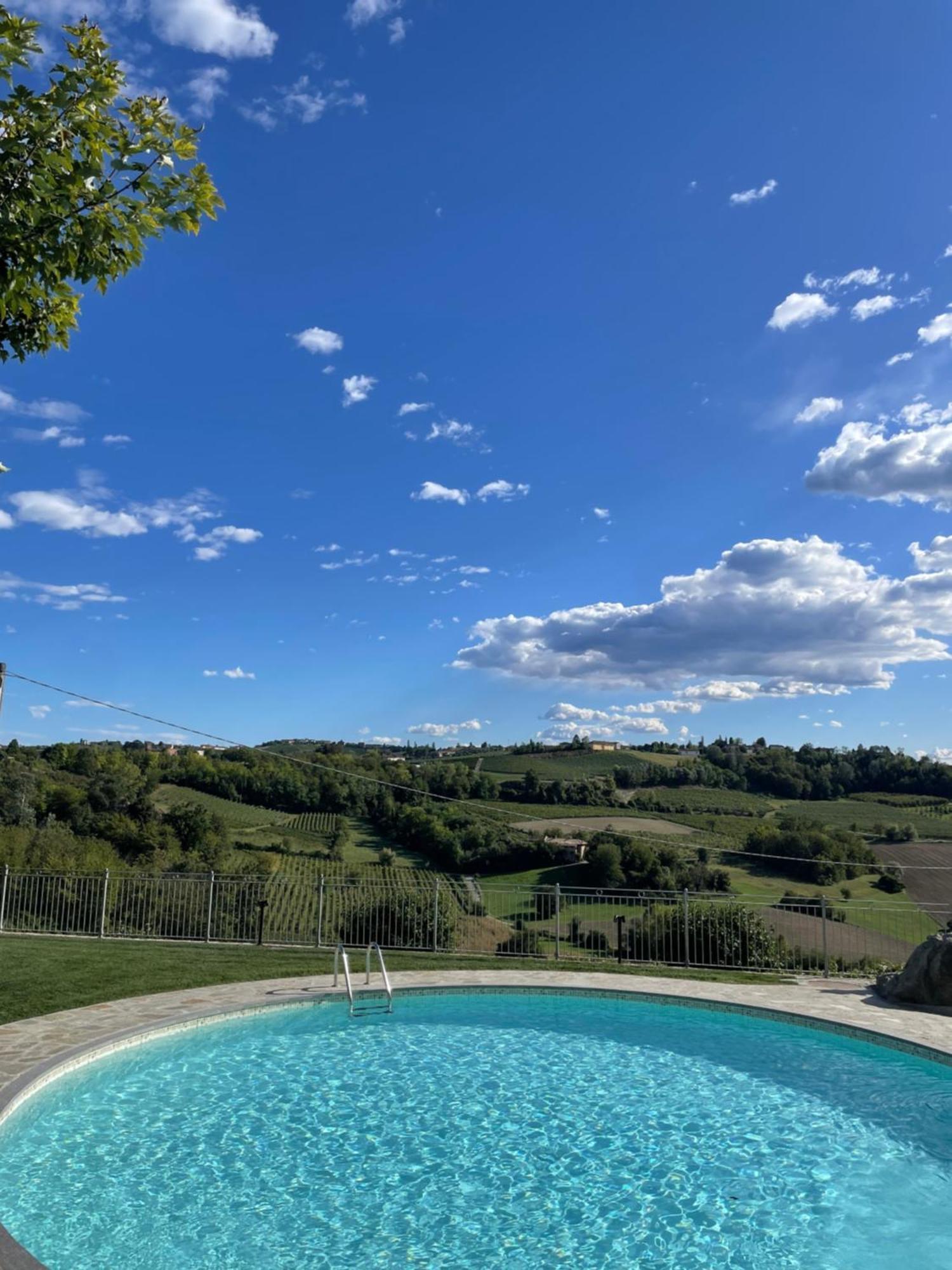 קוסטיליולה ד'אסטי Agriturismo Podere La Piazza מראה חיצוני תמונה