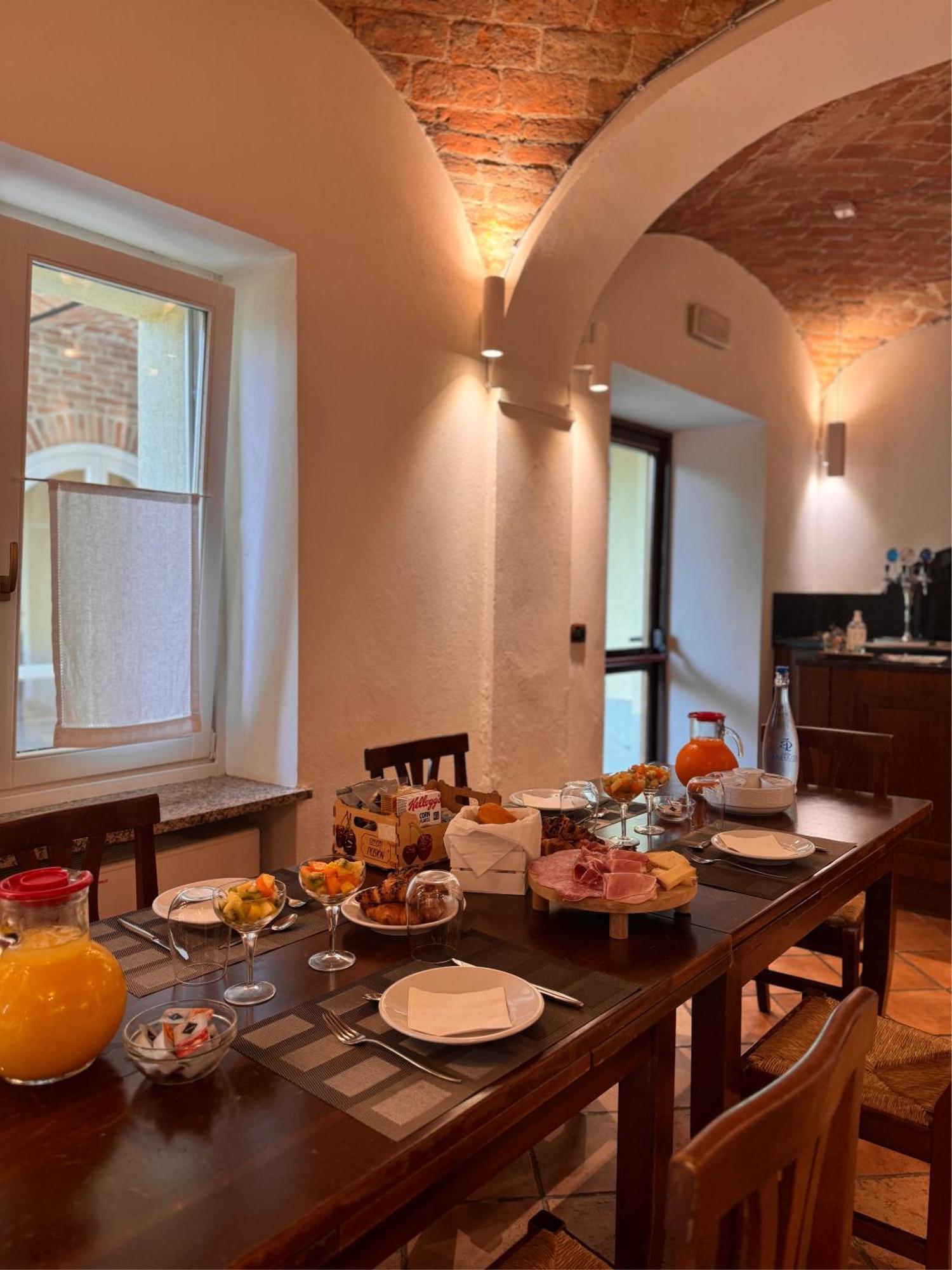 קוסטיליולה ד'אסטי Agriturismo Podere La Piazza מראה חיצוני תמונה